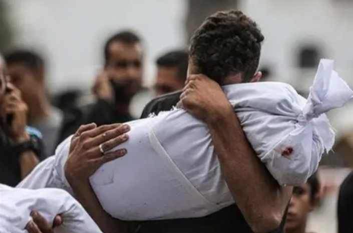شهيدان أحدهما متأثرا بجروحه وآخر بقصف الاحتلال منزلا شرق مدينة غزة