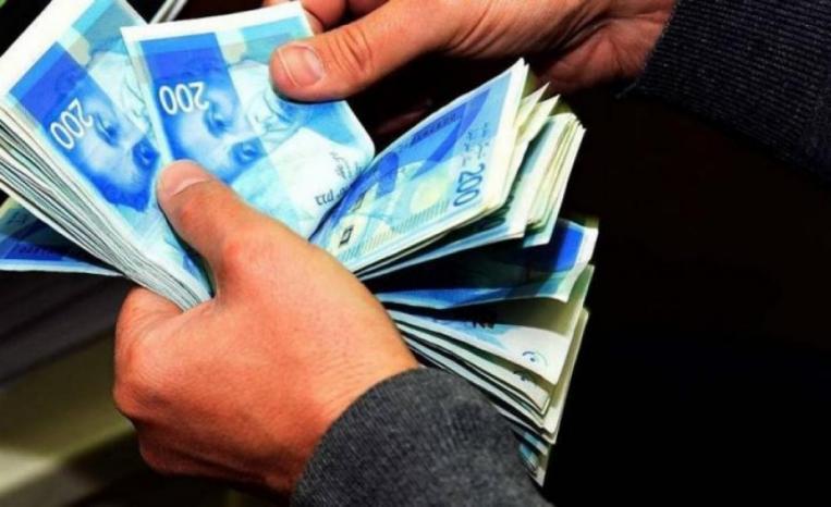 المالية تعلن موعد صرف رواتب الموظفين لشهر يونيو المالية تعلن موعد صرف رواتب الموظفين لشهر يونيو