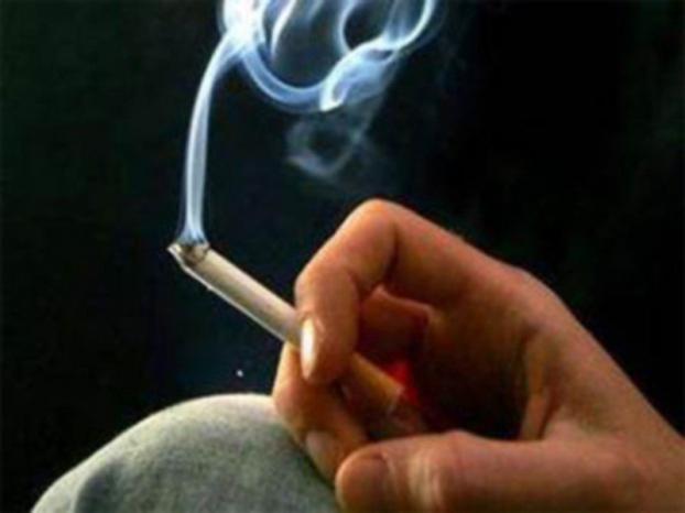 قانون يمنع التدخين في الأماكن العامة بغزة