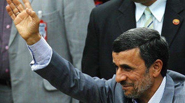 الرئيس أحمدي نجاد ينجو من حادث طائرته المروحية