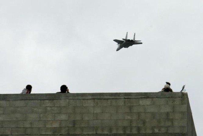 طائرات حربية إسرائيلية تحلق في أجواء قطاع غزة بارتفاعات منخفضة