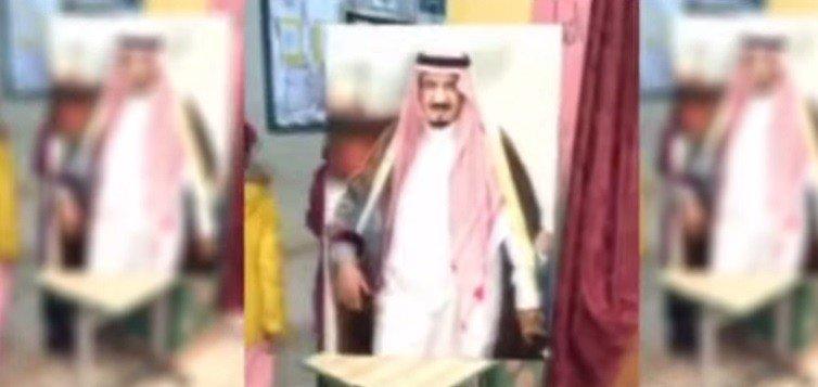بالفيديو ... طلاب سعوديين يبايعون &quot;صورة&quot; الملك