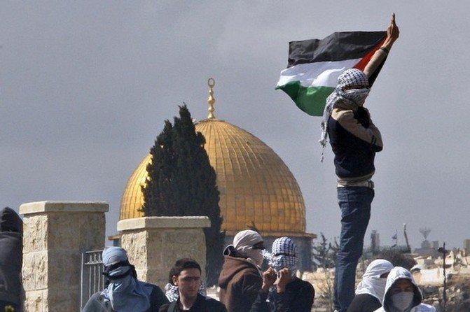 اعتقالات في صفوف المقدسيين خلال قمع مسيرة بباب العامود اعتقالات في صفوف المقدسيين خلال قمع مسيرة بباب العامود