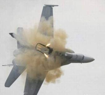 القسام تستهدف طائرة &quot;F16&quot; بصاروخ أرض جو بسماء دير البلح
