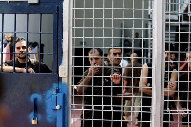بالأسماء.. محاكم الاحتلال تمدد اعتقال 74 أسيرا