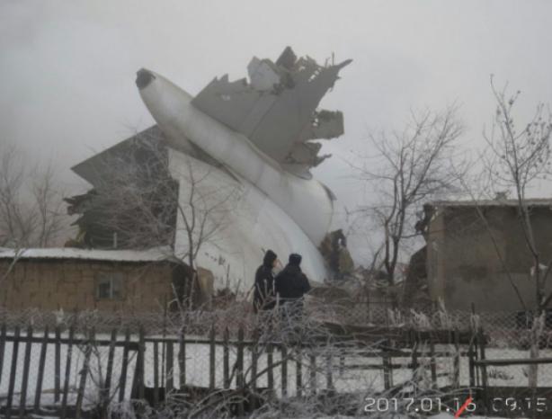 مقتل 32 شخصا جراء سقوط طائرة شحن تركية في قرغيزستان