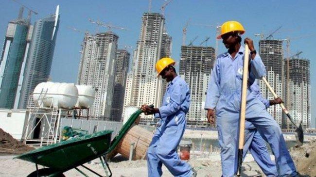 وفاة عمال اجانب في بناء الملاعب يهدد استضافة قطر لمونديال 2022