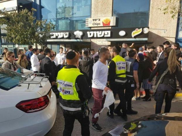 إصابة شخص بجروح خطيرة جراء طعنه في القدس