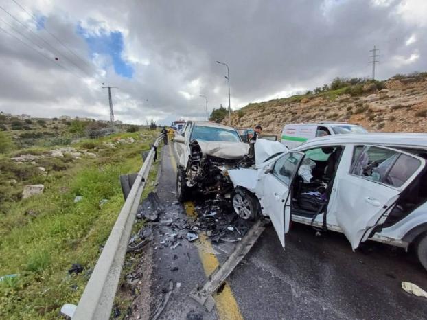 مصرع شاب من يعبد وإصابة 4 آخرين في حادث سير على طريق نابلس مصرع شاب من يعبد وإصابة 4 آخرين في حادث سير على طريق نابلس