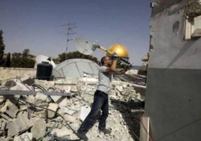 مقدسي يهدم منزله في بيت حنينا بضغط من بلدية الاحتلال