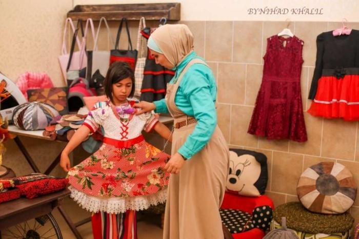 مشاريع إعادة تدوير الأقمشة في غزة.. تعددت الأسباب و"التوقف" واحد مشاريع إعادة تدوير الأقمشة في غزة.. تعددت الأسباب و"التوقف" واحد