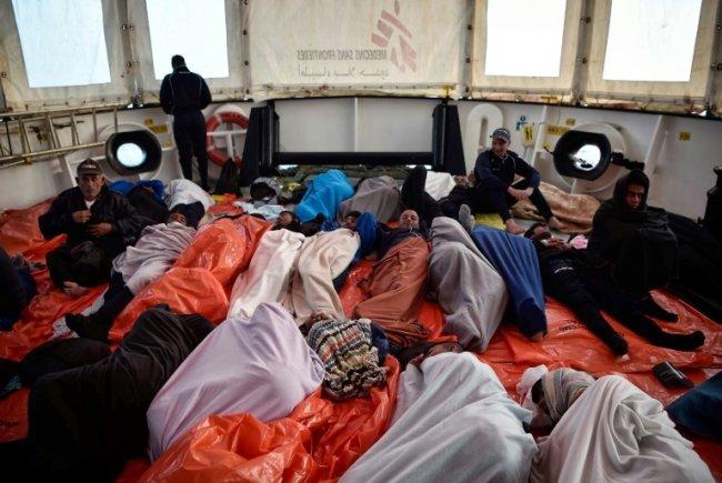 مصير 629 مهاجرا على متن سفينة معلق بتجاذب ايطاليا ومالطا
