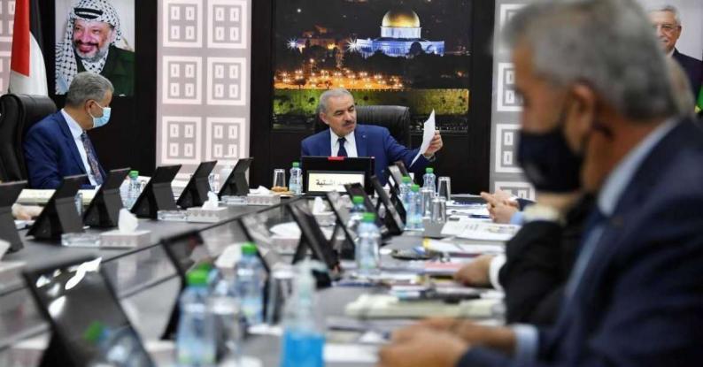الحكومة لوطن: مشكلة المقاصة مع الاحتلال في طريقها للحل خلال الشهر الجاري ما سيمكننا من صرف رواتب الموظفين كاملة الحكومة لوطن: مشكلة المقاصة مع الاحتلال في طريقها للحل خلال الشهر الجاري ما سيمكننا من صرف رواتب الموظفين كاملة