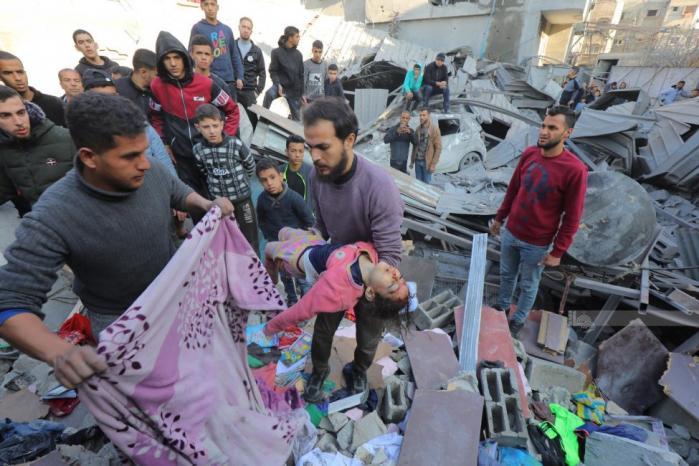 الصحة: 5 شهداء و28 مصابًا في غزة خلال 24 ساعة الصحة: 5 شهداء و28 مصابًا في غزة خلال 24 ساعة