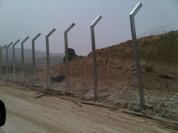 الأمن المصري يعزز تواجده على الحدود ويداهم الأنفاق ويغلقها تماما مدعوماً بطائرات F16