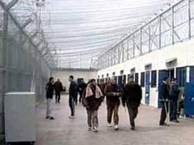 الأشقر : الاحتلال يقتحم سجن عوفر ويعتدي على الأسرى
