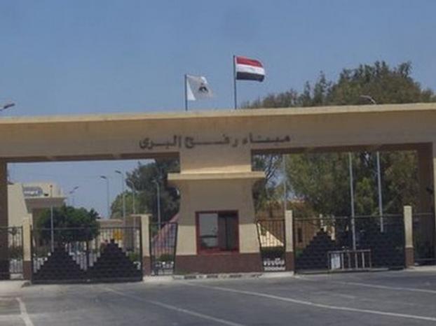 مصر تفتح معبر رفح صباحاً لنقل الجرحى فقط وإدخال المساعدات الطبية