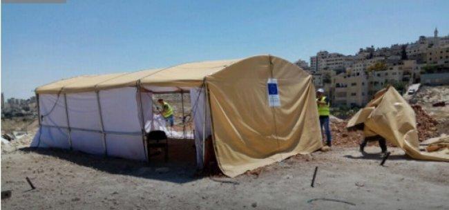 الاحتلال يهدم منشار حجر ويصادر معداته في حلحول ويهدم خيمة قرب العيزرية