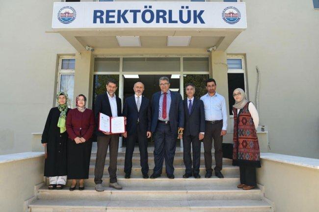 جامعة القدس توقع اتفاقية تعاون طبية مع اعرق جامعة تركية