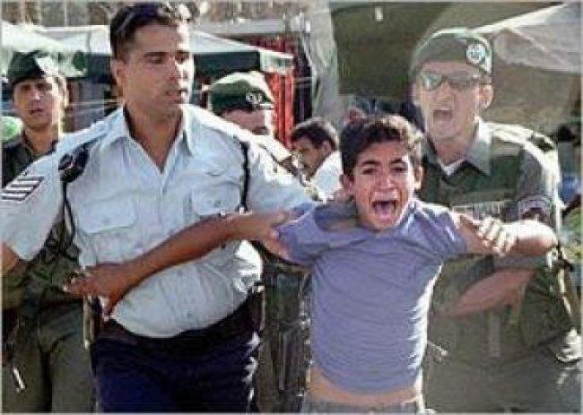 الاحتلال يعتقل طفلا من بلدة الخضر جنوب بيت لحم