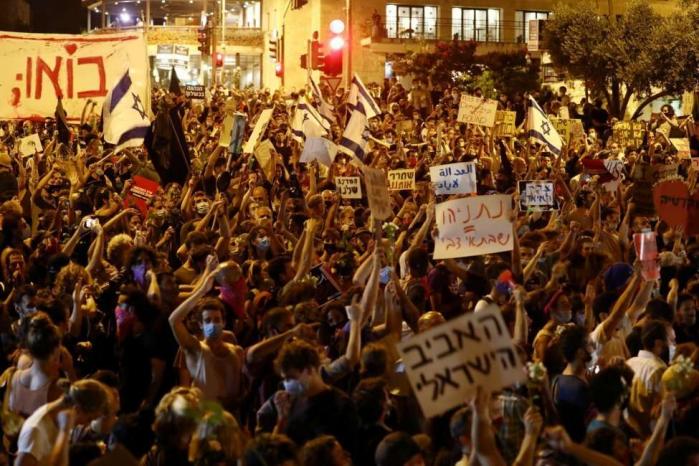 الآلاف يتظاهرون ضد نتنياهو