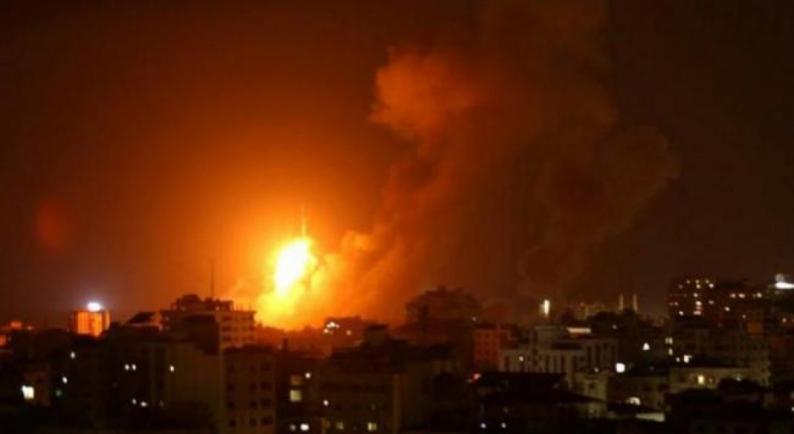 محدث 2 | عدة إصابات خطيرة بقصف عنيف لطيران الاحتلال لعدة مناطق في قطاع غزة