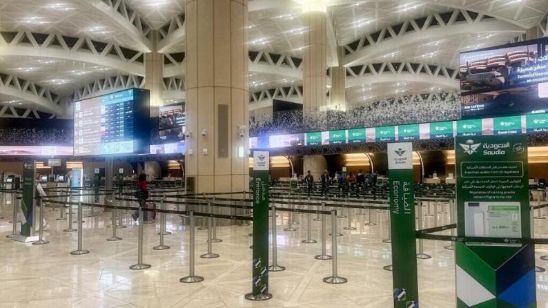 السعودية تمدد إغلاق مطار الرياض حتى السبت السعودية تمدد إغلاق مطار الرياض حتى السبت