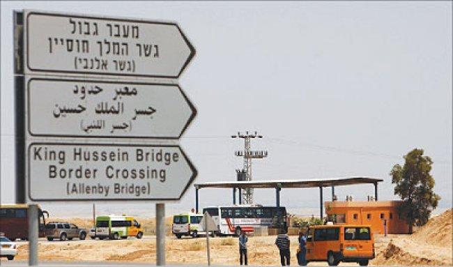 ليس مصر واسرائيل وحدهما تمنع اهالي غزة من السفر