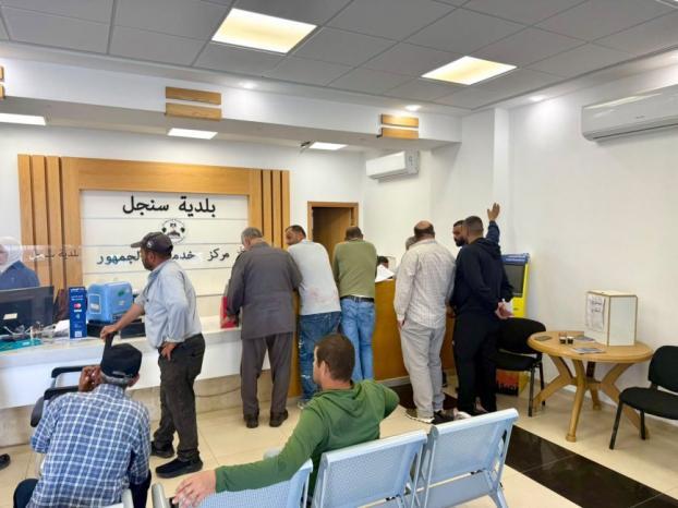 مصلحة مياه محافظة القدس تواصل جهودها الميدانية لخدمة المواطنين في بلدة سنجل بالتعاون مع البلدية