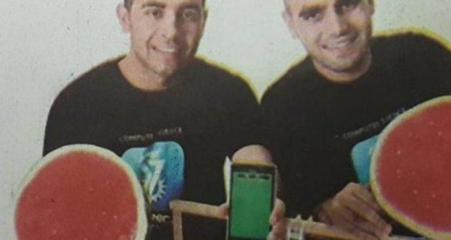 فلسطينيون يبتكرون جهازاً لفحص حلاوة البطيخ