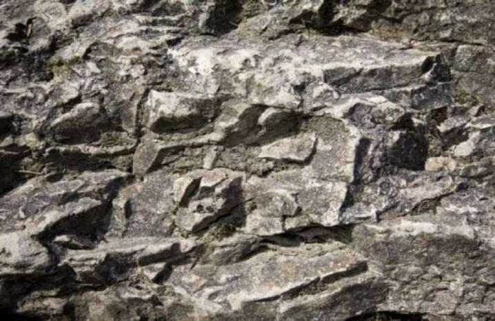 العلماء يكشفون النقاب عن صخور غامضة يزعمون أنها أقدم دليل على الحياة على الأرض!