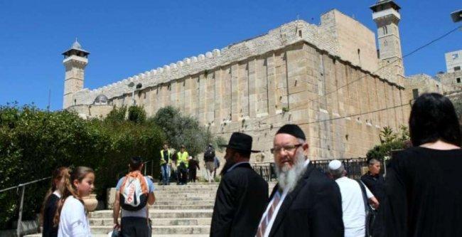 الاحتلال منع رفع الأذان في المسجد الإبراهيمي 53 مرة خلال الشهر الماضي