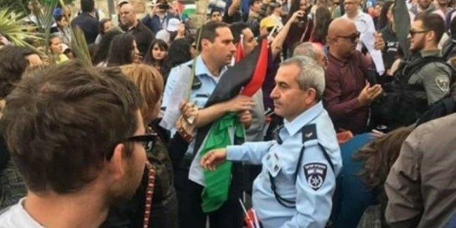 الاحتلال يعتقل شابين ويعتدي على مسيرة أحد الشعانين في القدس