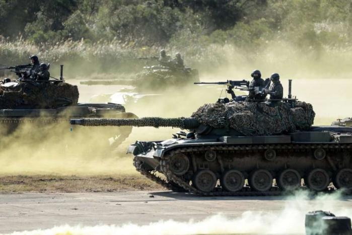 بريطانيا تطالب الحلفاء في الناتو بزيادة نفقاتهم العسكرية