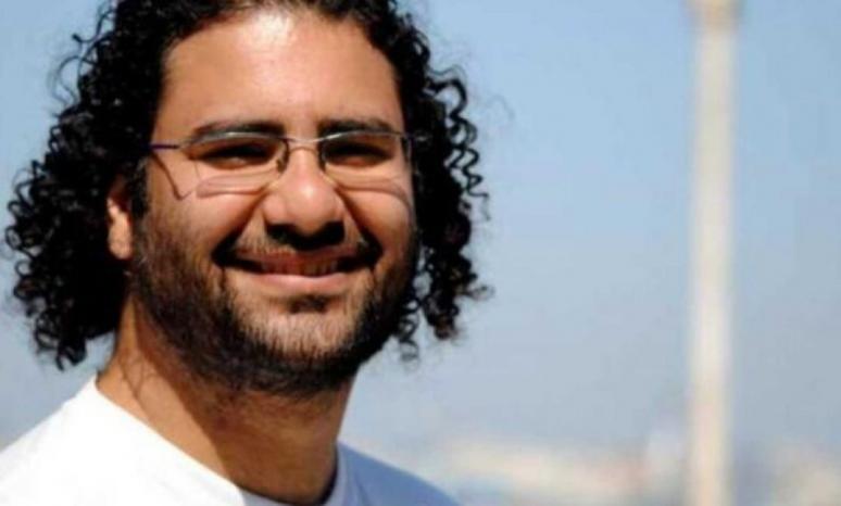أسرة الناشط المصري علاء عبد الفتاح تقول بأنها تلقت رسالة تثبت أنه حي