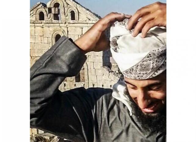 "داعش" ينشر اول صورة للذباح للبريطاني جون بعد مقتله "داعش" ينشر اول صورة للذباح للبريطاني جون بعد مقتله