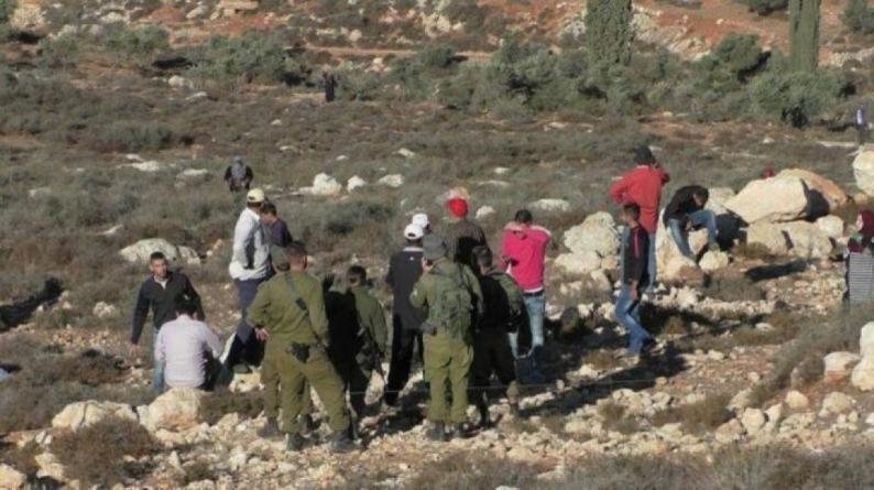 الاحتلال يعتقل مواطنا عقب اعتداء للمستوطنين جنوب الخليل