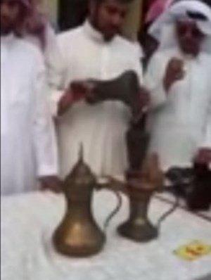 بالفيديو.. 90 ألف ريال ثمن 3 دلال قهوة في مزاد بالسعودية