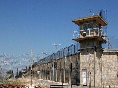 يديعوت :الدولة تقدم عفوا عاما عن سجينين مقابل كشفهما عن تفاصيل جثة