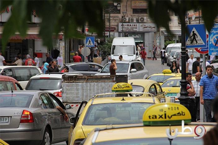 تقرير: حياة الضفة الصاخبة تخفي كارثة اقتصادية متعمقة