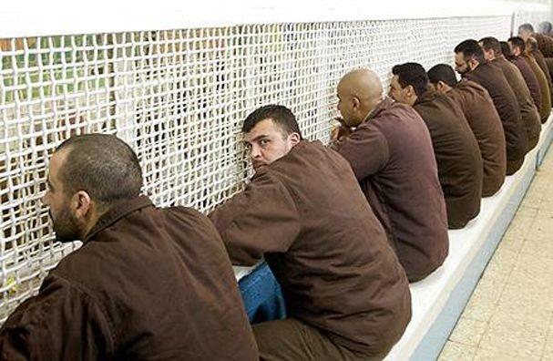 &quot;مصلحة السجون&quot; تواصل حرمان أسرى حماس والجهاد من الزيارات