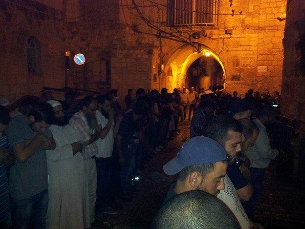 مواجهات في القدس بعد إغلاق الأقصى وتأهب لاقتحام موسع