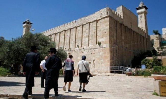 بحماية مشددة.. وزير إسرائيلي يقتحم المسجد الإبراهيمي