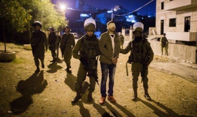 الاحتلال يعتقل مواطنين اثنين من الخليل