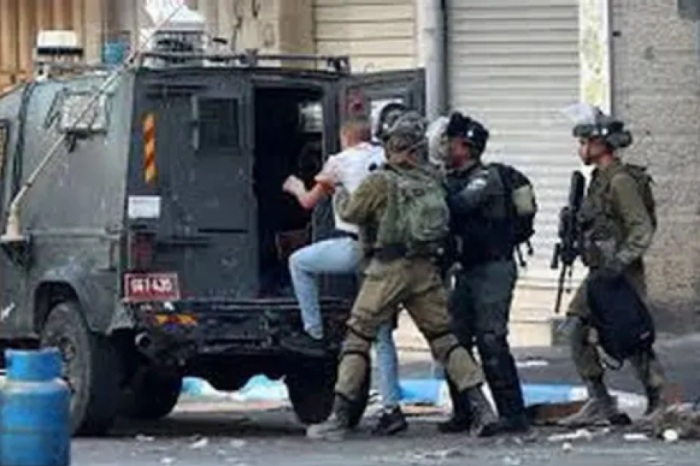 قوات الاحتلال تعتقل شابا من الرشايدة شرق بيت لحم قوات الاحتلال تعتقل شابا من الرشايدة شرق بيت لحم