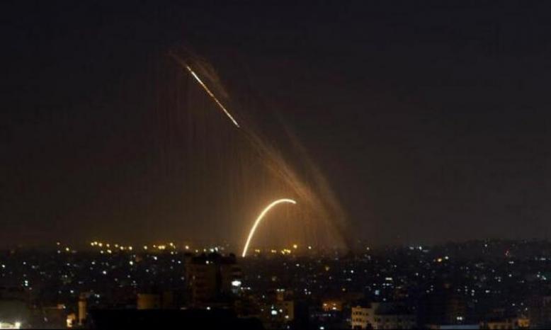 الاحتلال يزعم: إطلاق قذيفة صاروخية من غزة سقطت بمنطقة مفتوحة