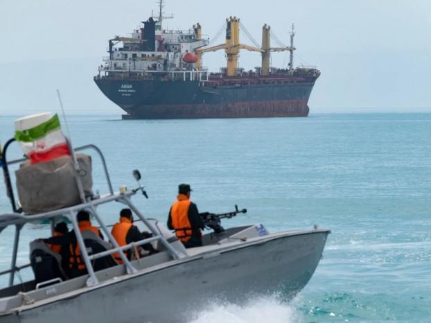 وول ستريت جورنال: إيران تفرض سيطرتها على مضيق هرمز وول ستريت جورنال: إيران تفرض سيطرتها على مضيق هرمز