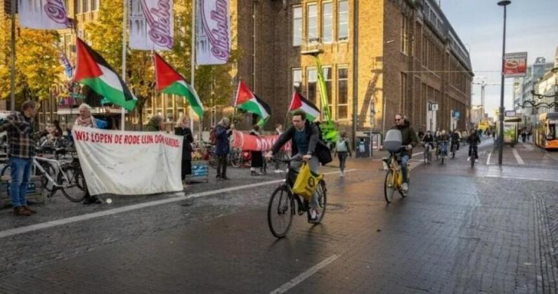 احتجاج صامت في هولندا دعمًا لفلسطين وتنديدًا بهجمات الاحتلال احتجاج صامت في هولندا دعمًا لفلسطين وتنديدًا بهجمات الاحتلال