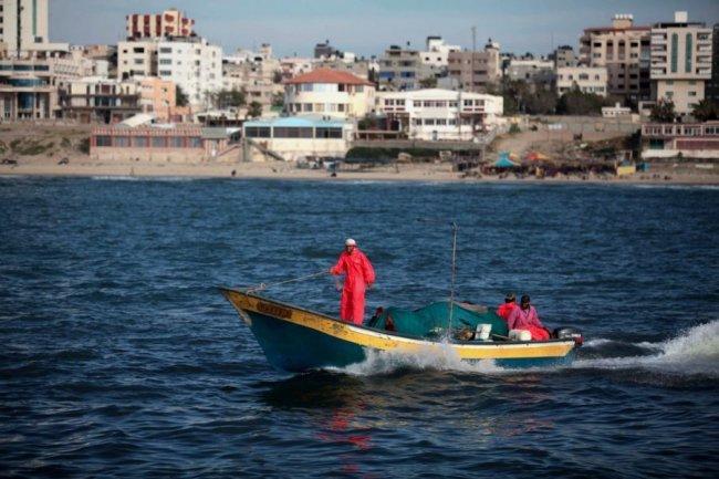 صيادو غزة لـ &quot;وطن&quot;: زادو مساحة الصيد وضيّقو البحر