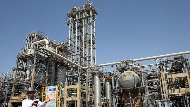 حريق يلتهم أعلى برج لصناعة البتروكيماويات في إيران
